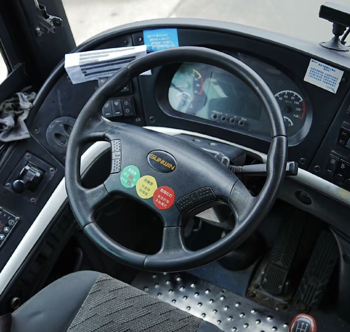 全新·申沃7系S2S混动公交方向盘