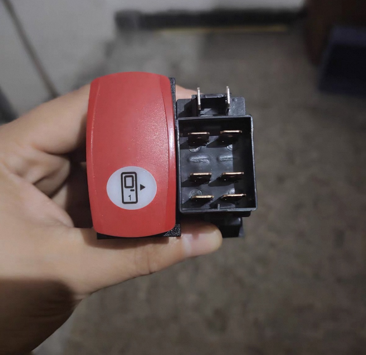 上海申龙宇通E6E8E10E12原厂翘板开关